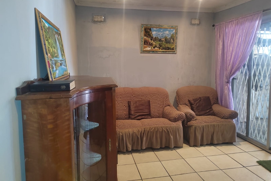 5 Bedroom Property for Sale in Lentegeur Western Cape